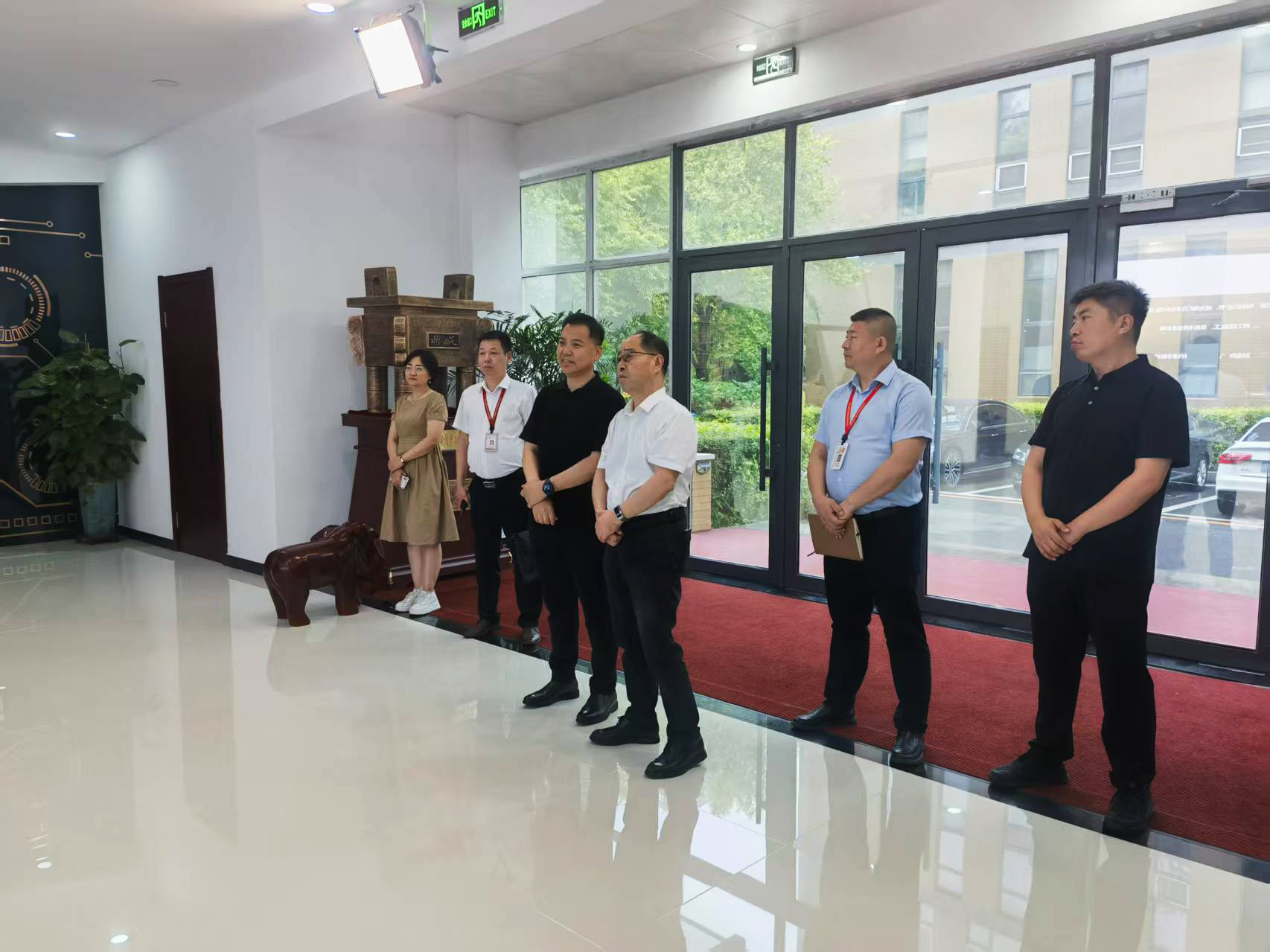 中國聯通長春分公司黨委書記、總經理張宏光一行到吉林泰華集團調研交流